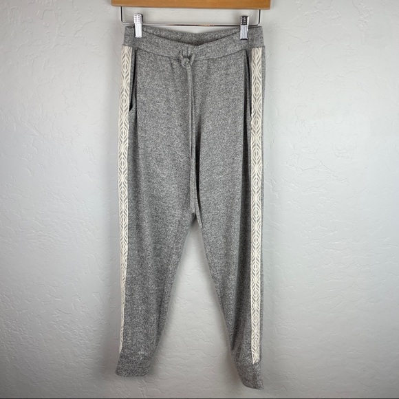 Flora Nikrooz Harbor Pajama Sweatpants Grey with Lace Side Stripe Size Small - Picture 2 of 7